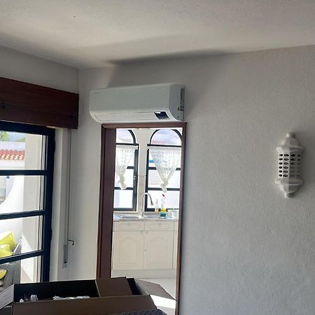 Spacious Two Bedroom Apt, 200M From The Beach Карвоейро Екстериор снимка