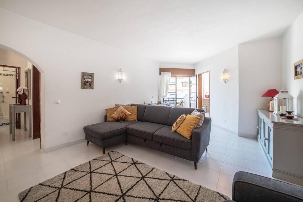 Spacious Two Bedroom Apt, 200M From The Beach Карвоейро Екстериор снимка